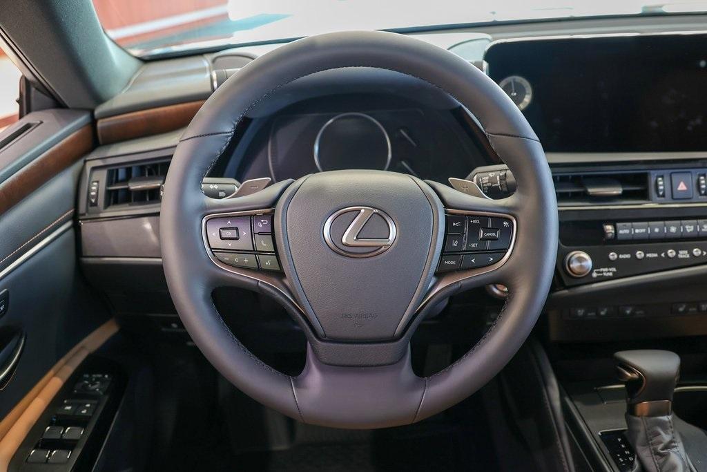 new 2025 Lexus ES 300h car, priced at $52,524