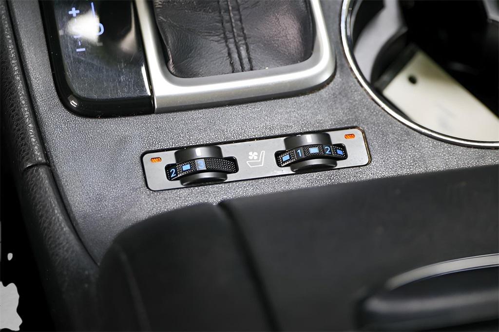 used 2019 Toyota Highlander Hybrid car, priced at $30,718