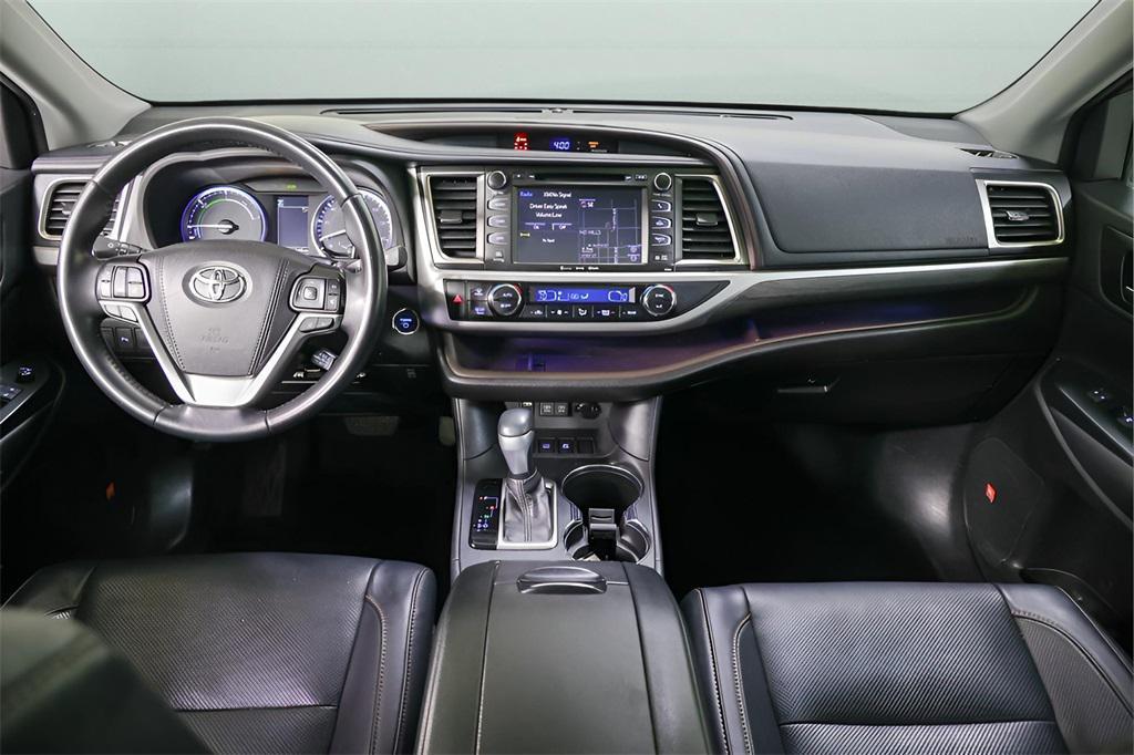 used 2019 Toyota Highlander Hybrid car, priced at $30,718