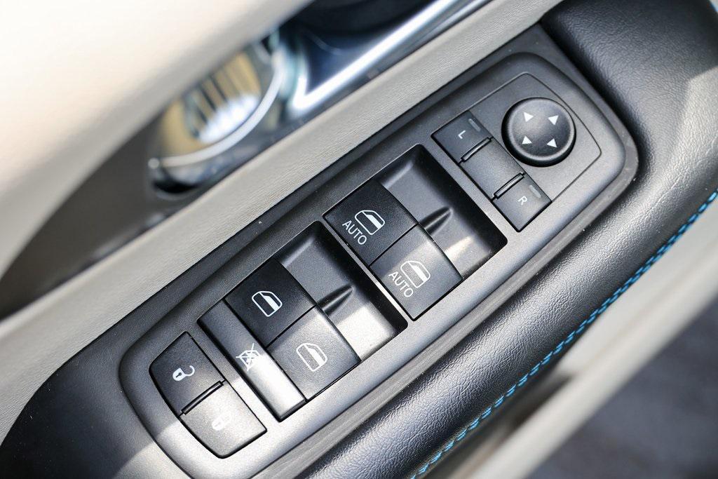 used 2021 Chrysler Pacifica car, priced at $27,306