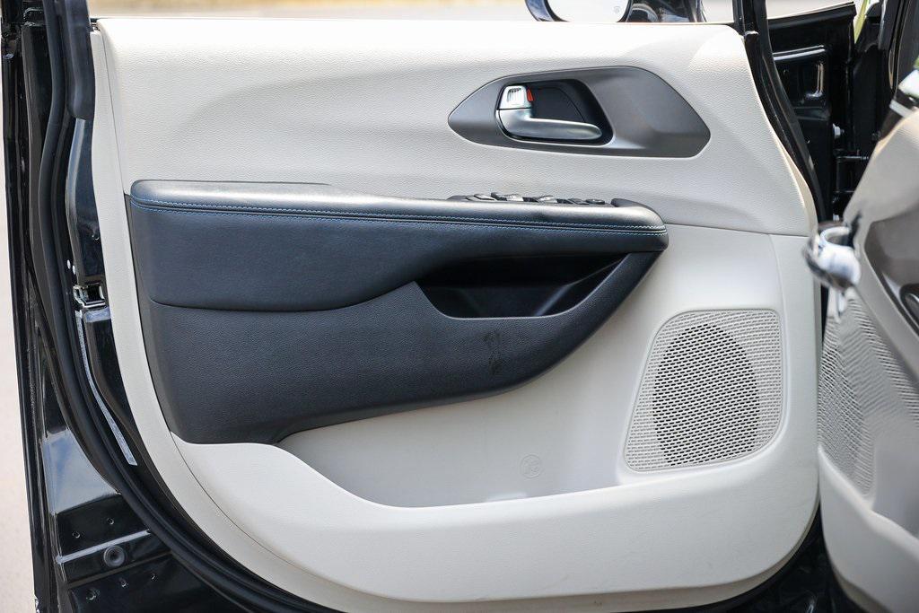 used 2021 Chrysler Pacifica car, priced at $27,306