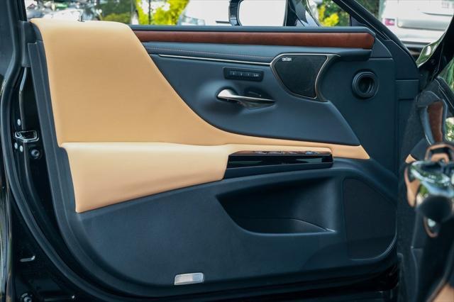 new 2025 Lexus ES 350 car, priced at $56,049