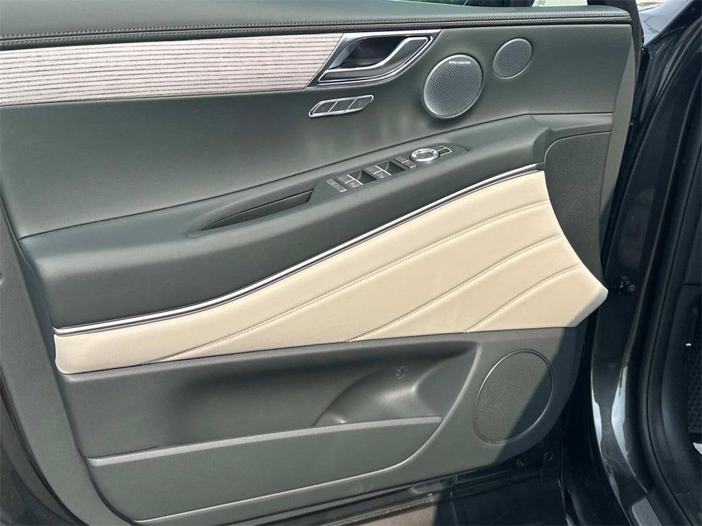 new 2025 Genesis GV80 car, priced at $78,896