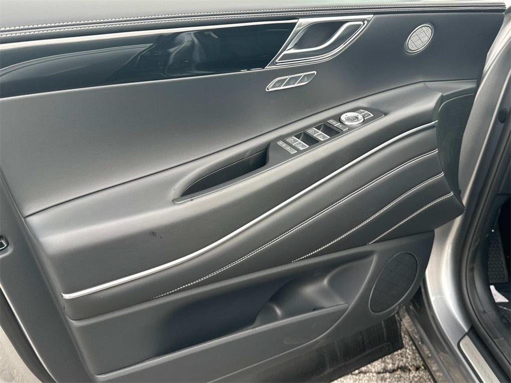 new 2025 Genesis GV80 car, priced at $57,740