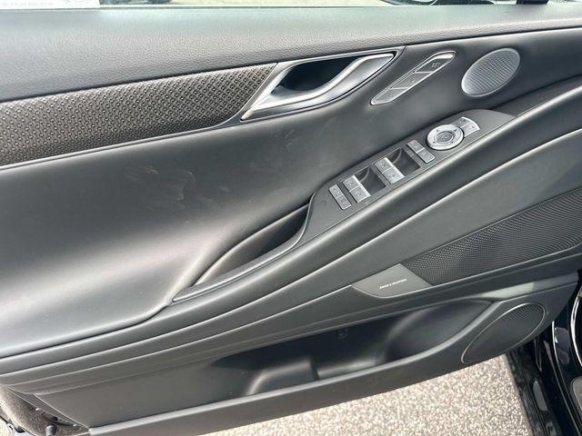 new 2025 Genesis G80 car, priced at $76,925