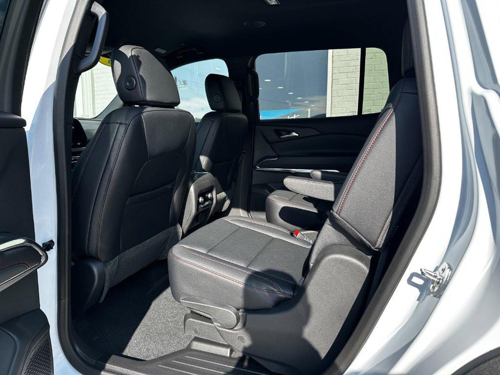 new 2026 Chevrolet Traverse car, priced at $53,015