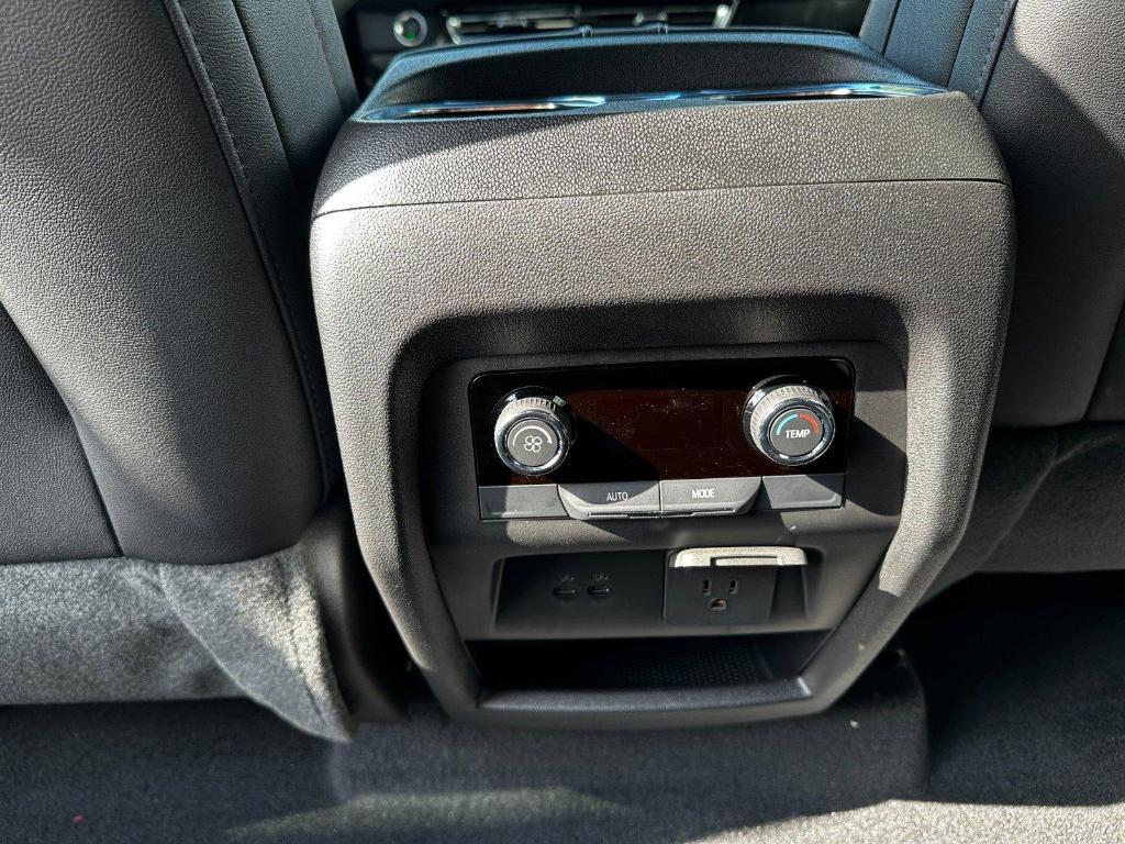 new 2026 Chevrolet Traverse car, priced at $53,015