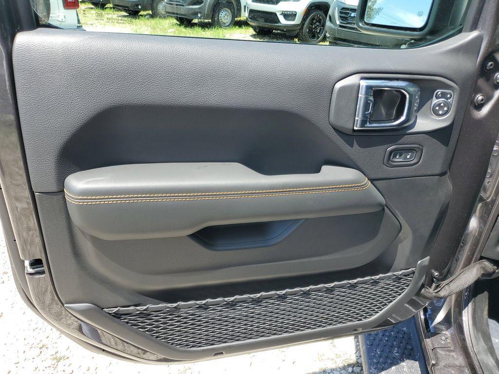 new 2025 Jeep Wrangler car, priced at $46,227