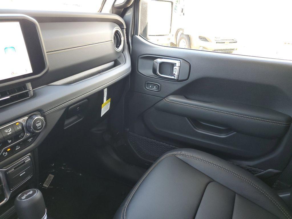 new 2025 Jeep Wrangler car, priced at $46,227