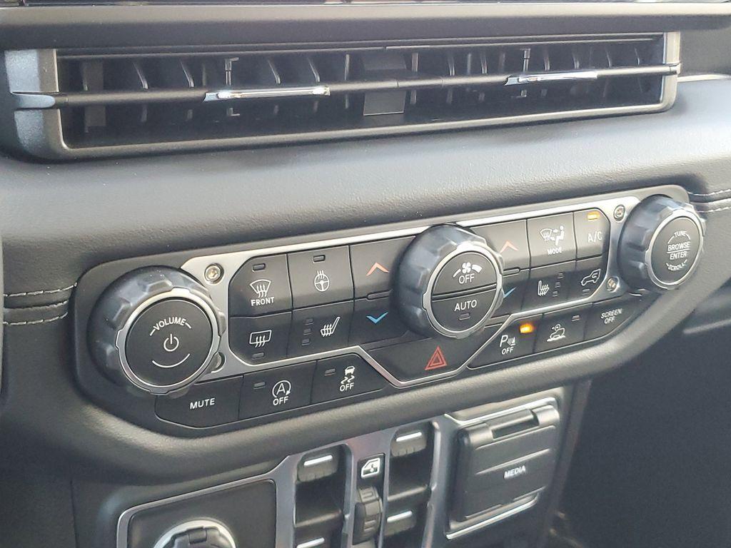 new 2025 Jeep Wrangler car, priced at $46,227