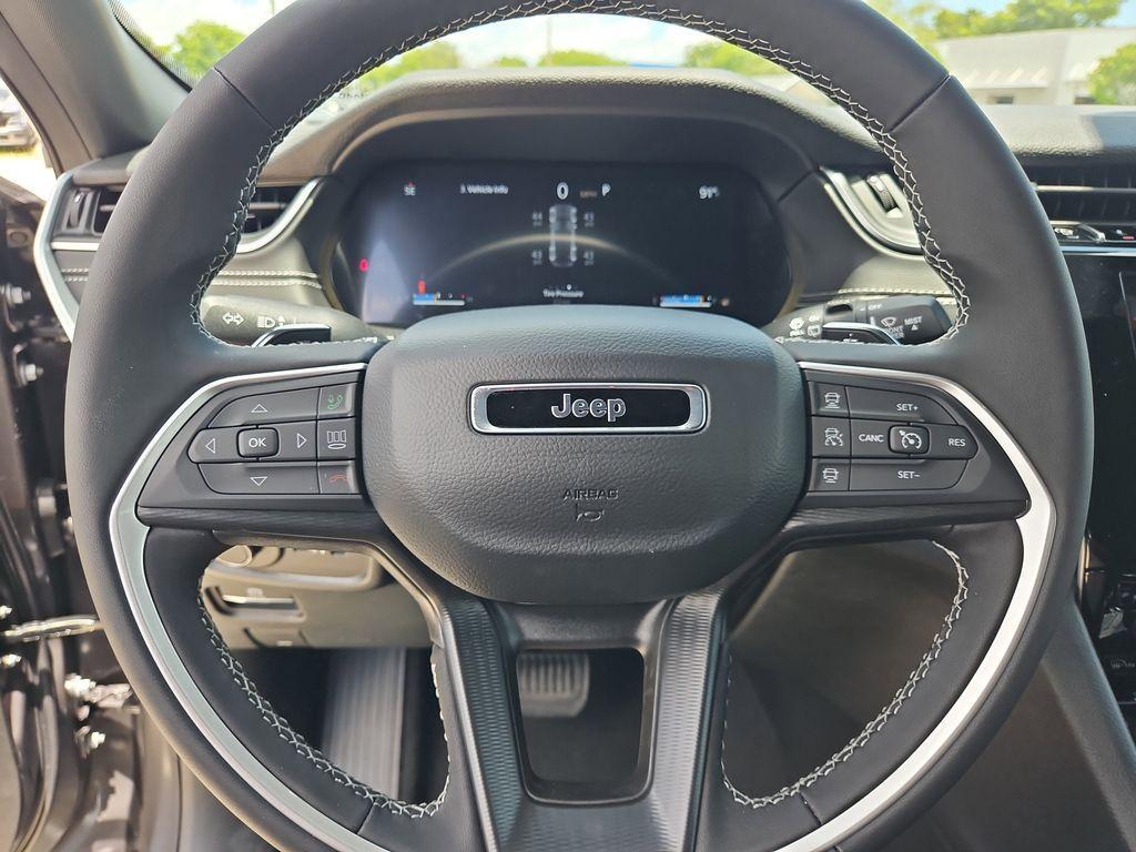 new 2025 Jeep Grand Cherokee car, priced at $35,812