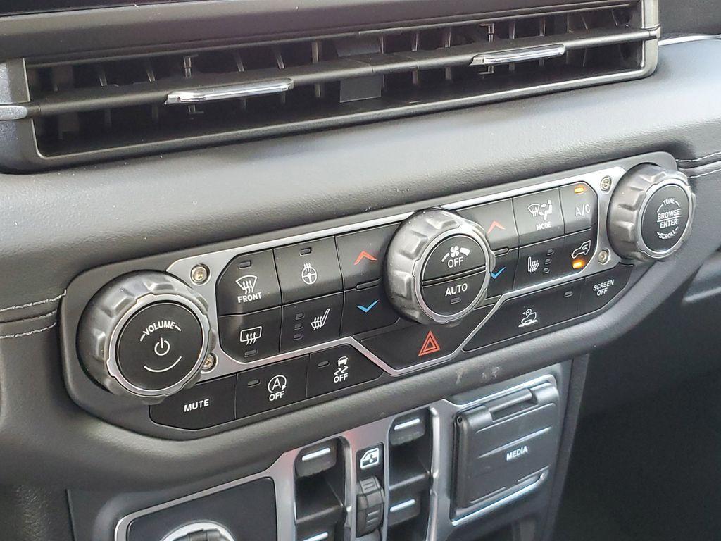new 2025 Jeep Wrangler car, priced at $48,227