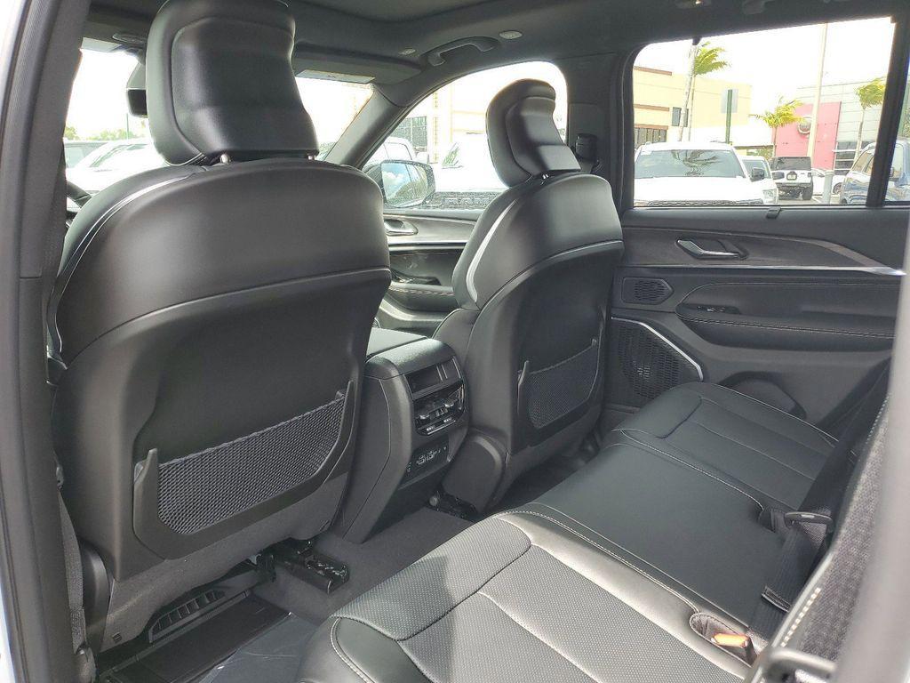 new 2025 Jeep Grand Cherokee car, priced at $50,775