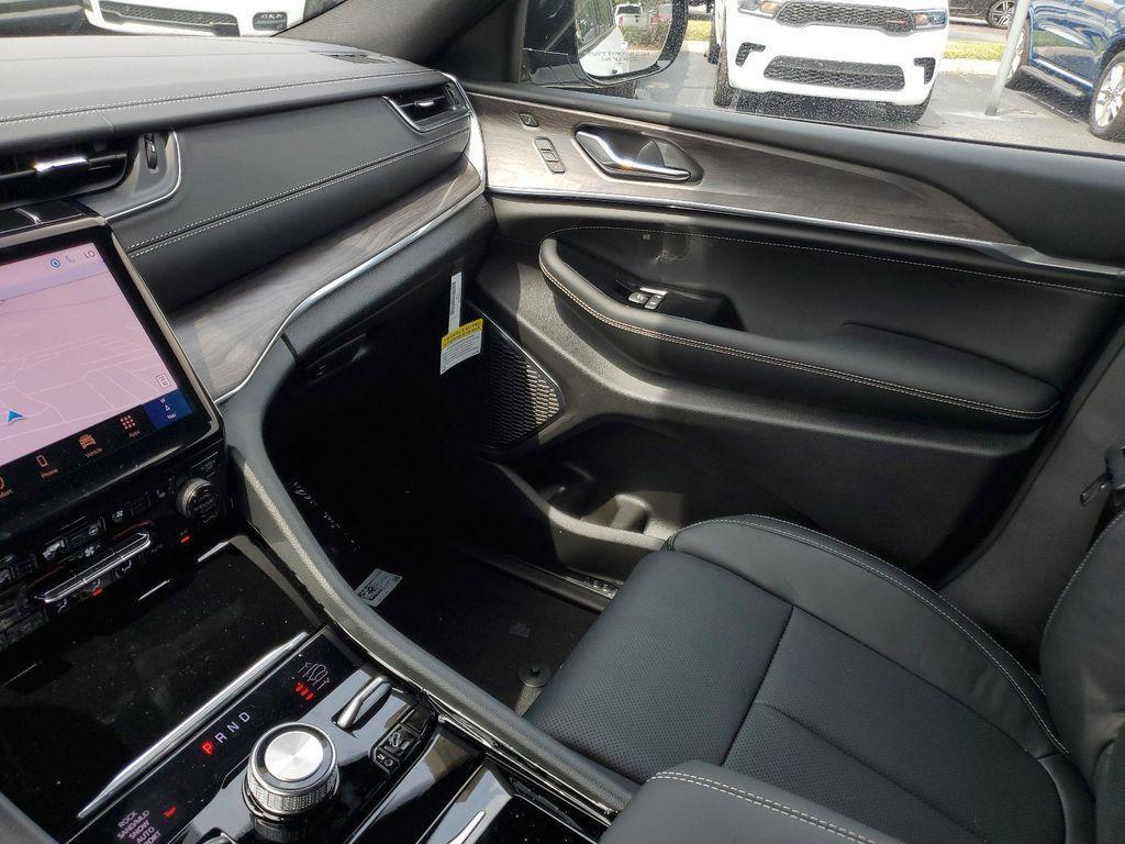 new 2025 Jeep Grand Cherokee car, priced at $50,775