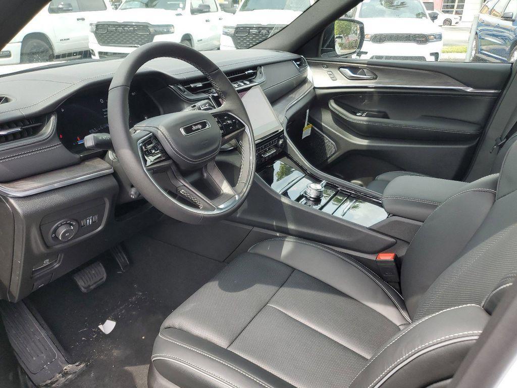 new 2025 Jeep Grand Cherokee car, priced at $50,775