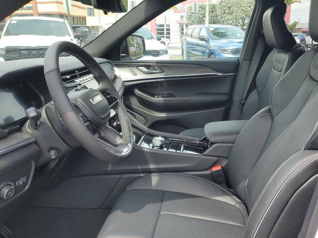 new 2025 Jeep Grand Cherokee car, priced at $50,775