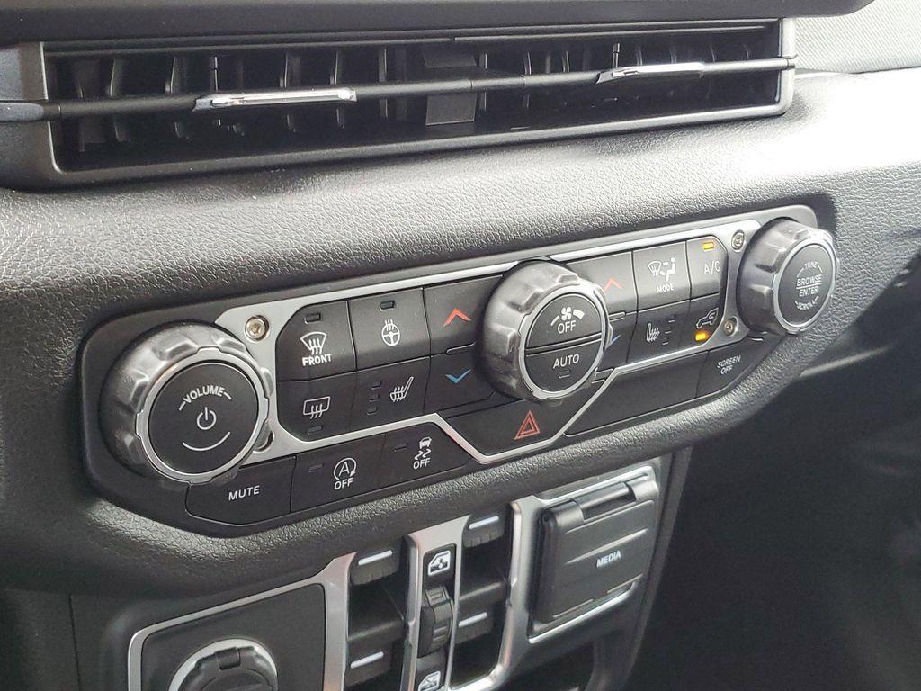 new 2025 Jeep Wrangler car, priced at $40,842