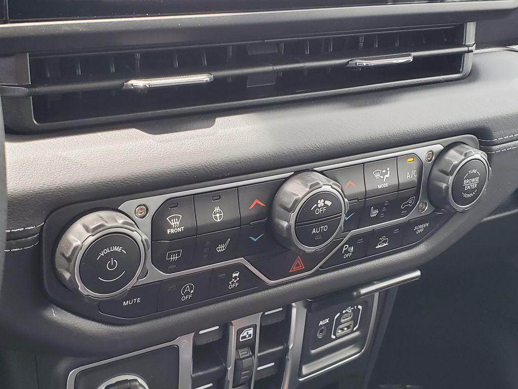 new 2025 Jeep Wrangler car, priced at $45,132