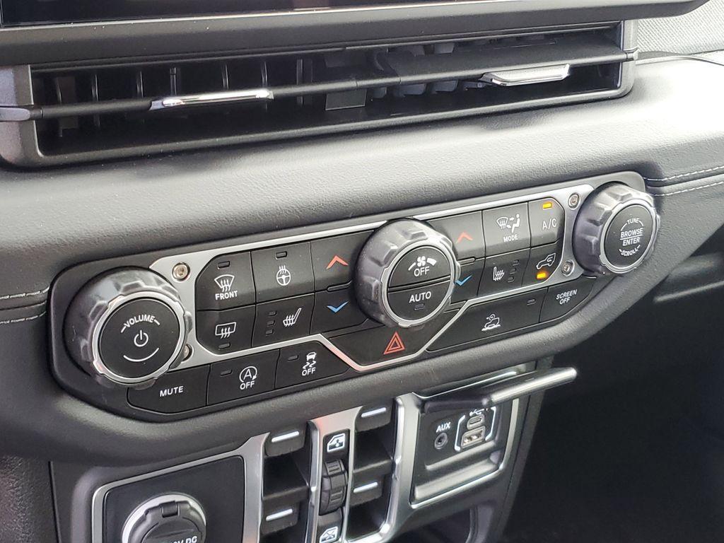 new 2025 Jeep Wrangler car, priced at $42,550