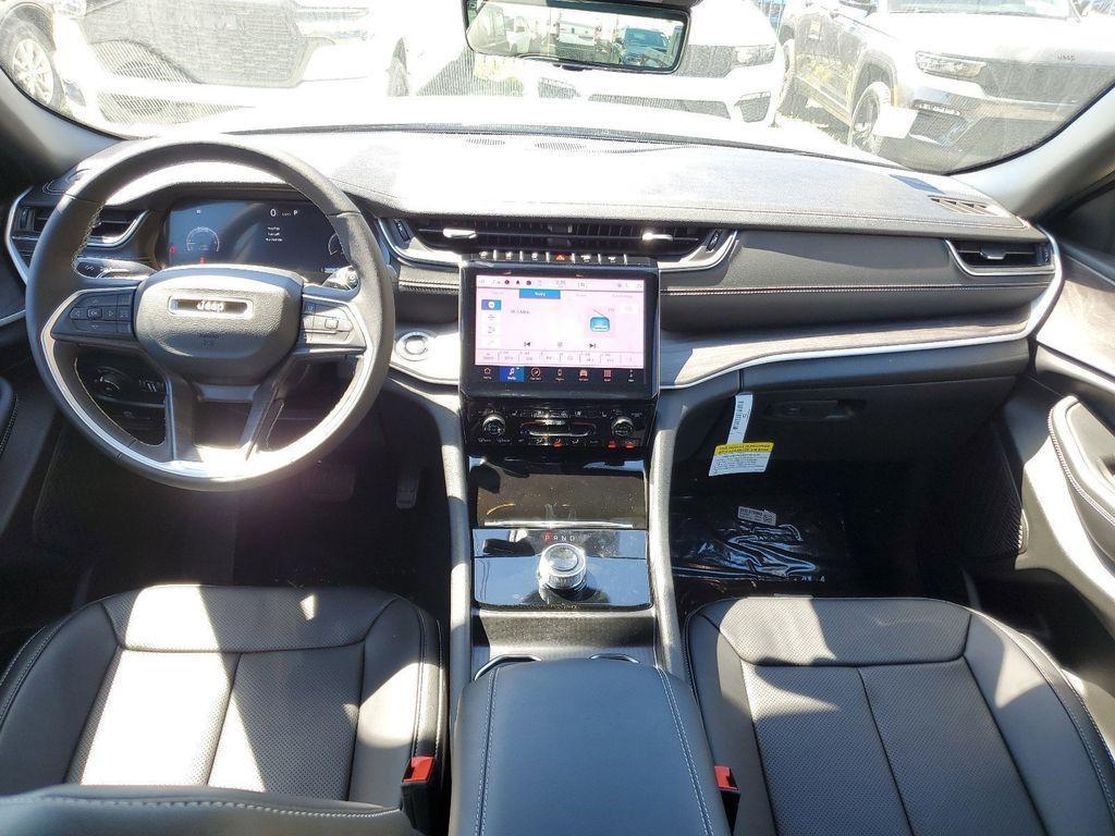 new 2025 Jeep Grand Cherokee car, priced at $44,380