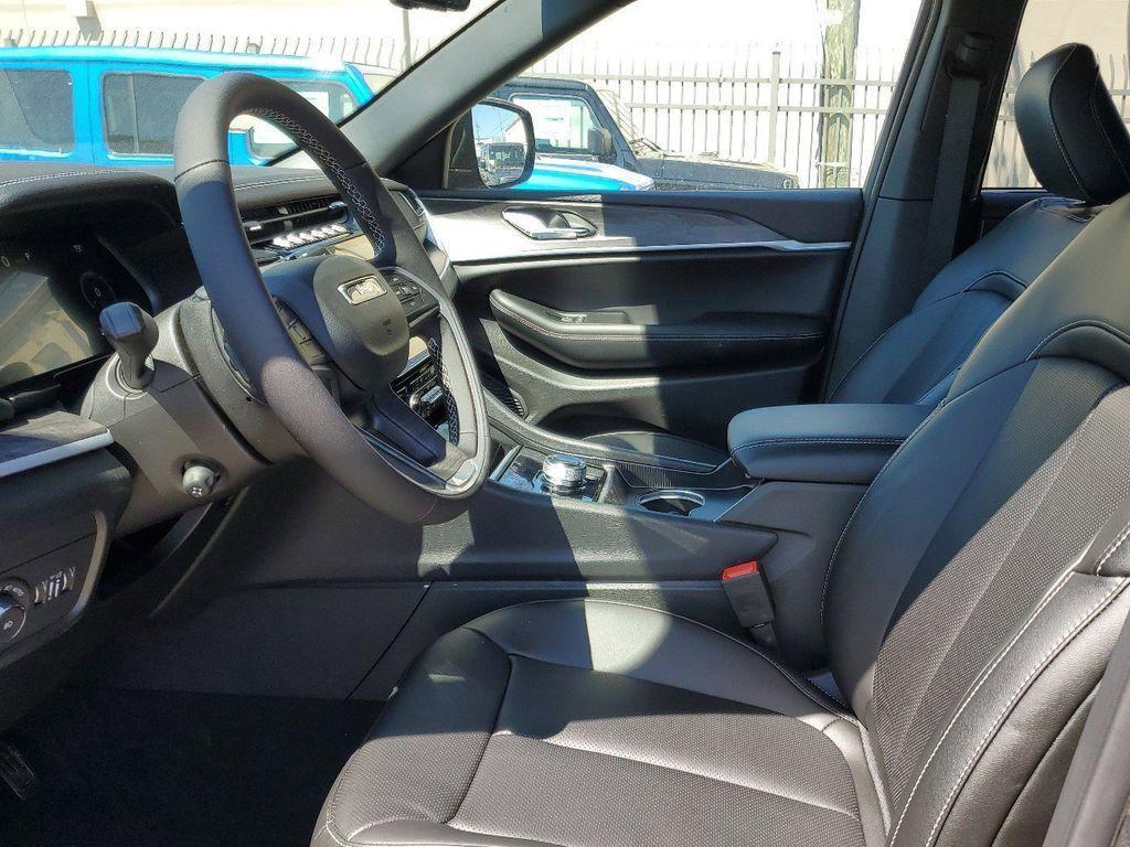 new 2025 Jeep Grand Cherokee car, priced at $44,380