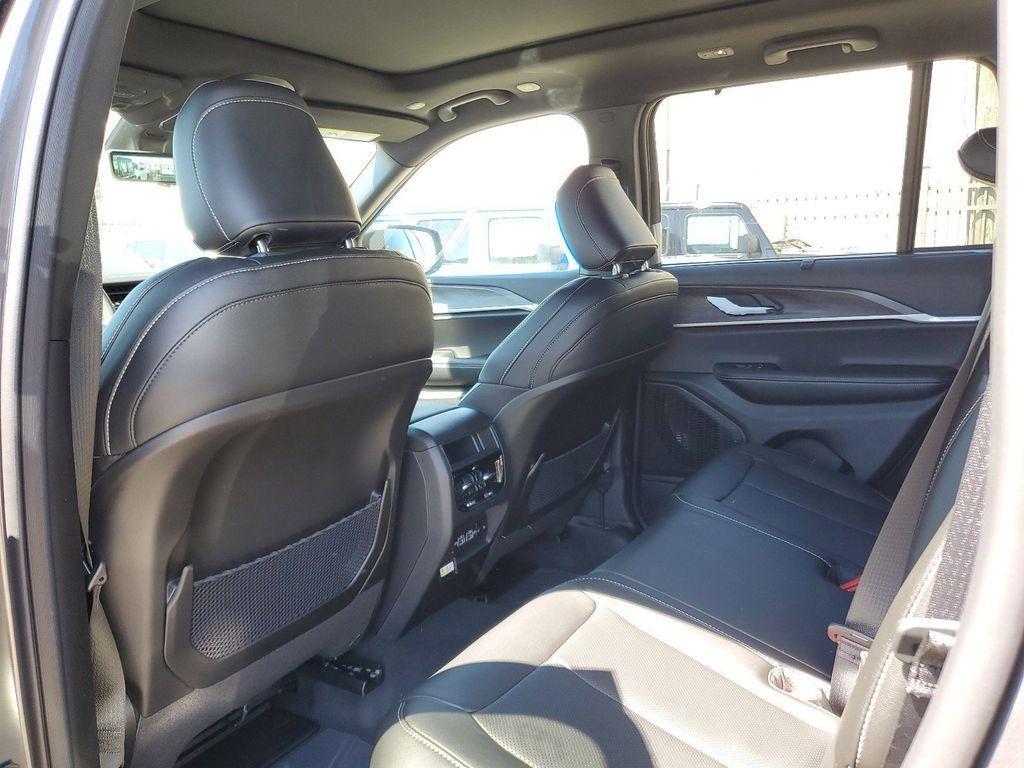 new 2025 Jeep Grand Cherokee car, priced at $44,380