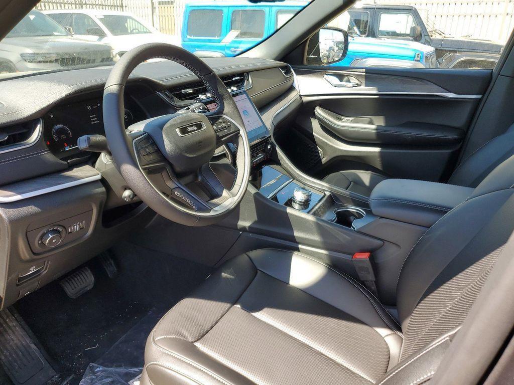 new 2025 Jeep Grand Cherokee car, priced at $44,380