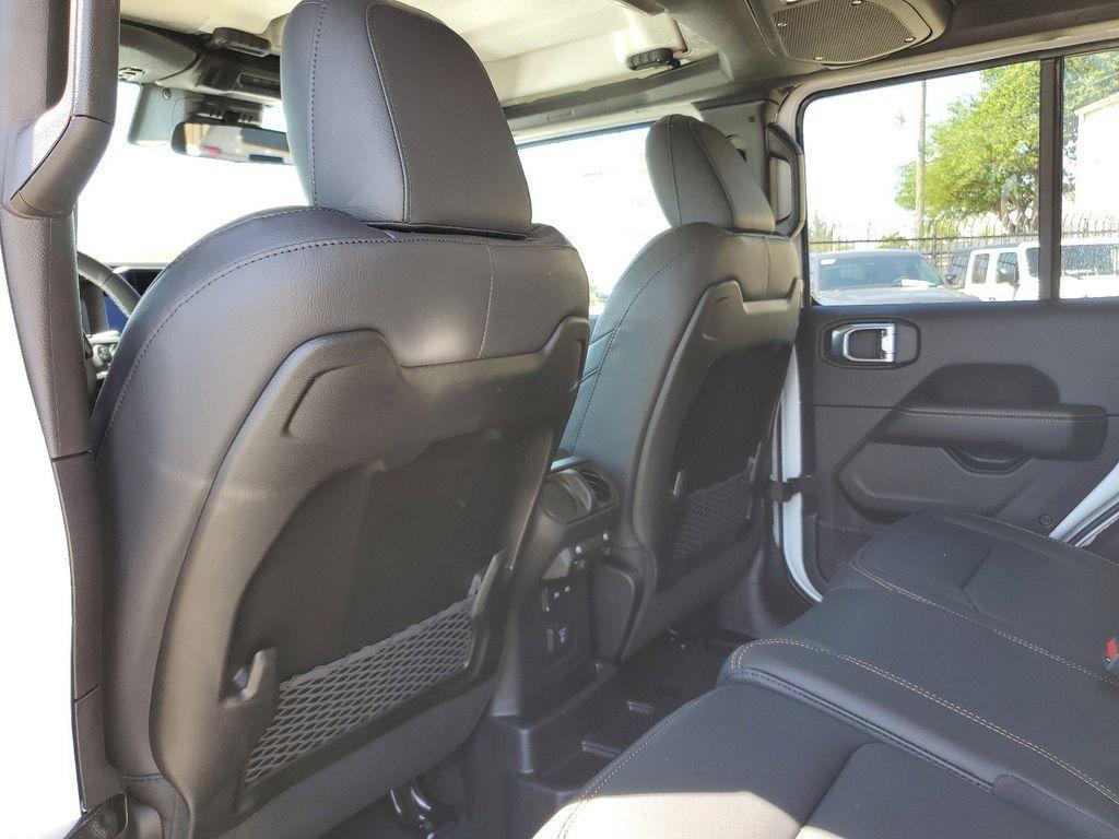 new 2025 Jeep Wrangler car, priced at $45,190