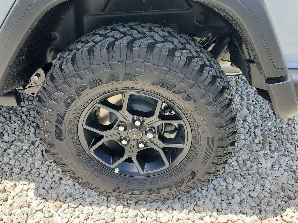 new 2025 Jeep Wrangler car, priced at $43,230