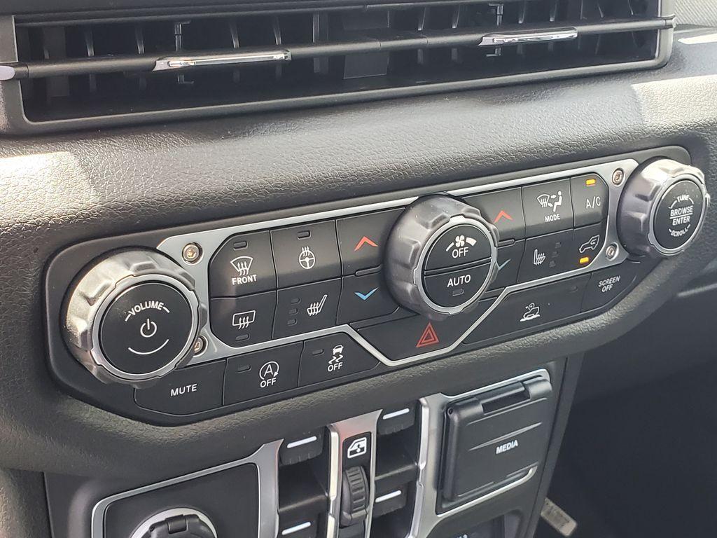 new 2025 Jeep Wrangler car, priced at $43,230