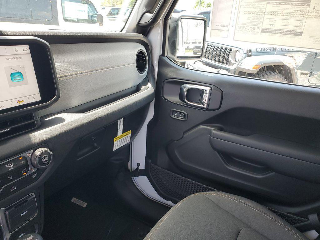 new 2025 Jeep Wrangler car, priced at $43,230
