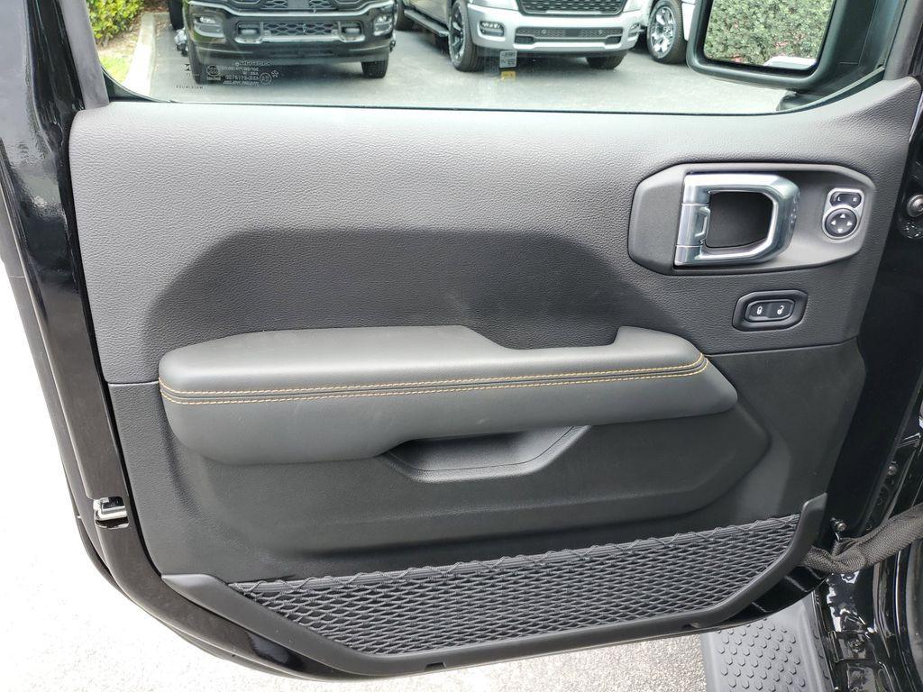 new 2025 Jeep Wrangler car, priced at $44,625