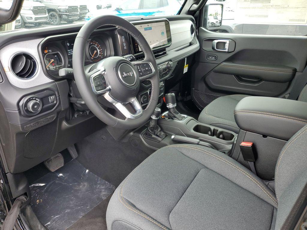 new 2025 Jeep Wrangler car, priced at $44,625