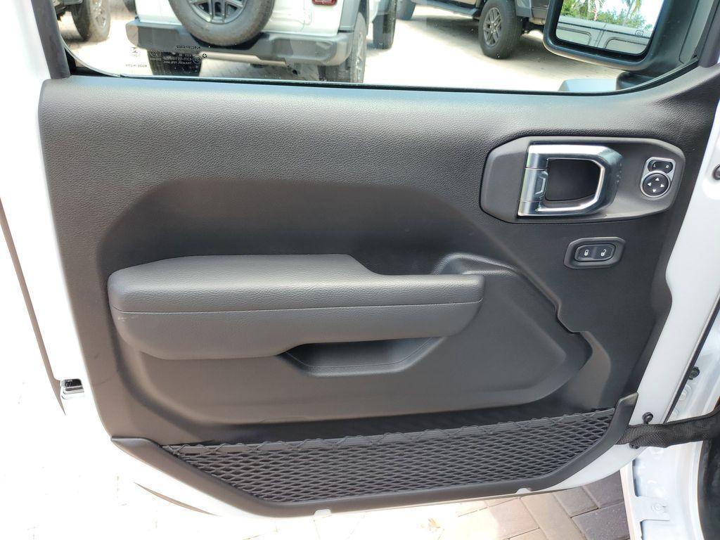 new 2025 Jeep Wrangler car, priced at $37,799