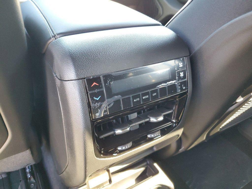 new 2025 Jeep Grand Cherokee L car, priced at $39,990