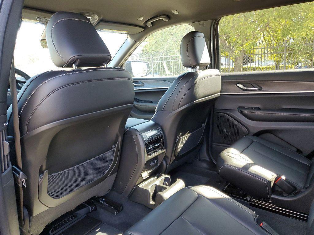 new 2025 Jeep Grand Cherokee L car, priced at $39,990