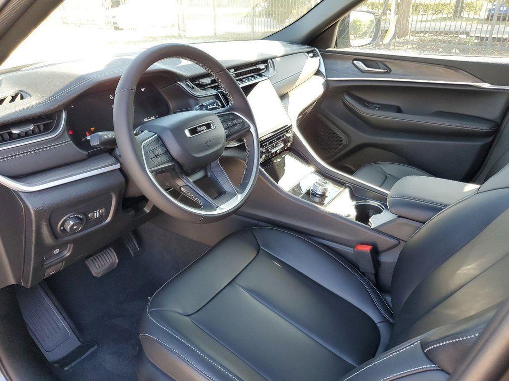 new 2025 Jeep Grand Cherokee L car, priced at $39,990