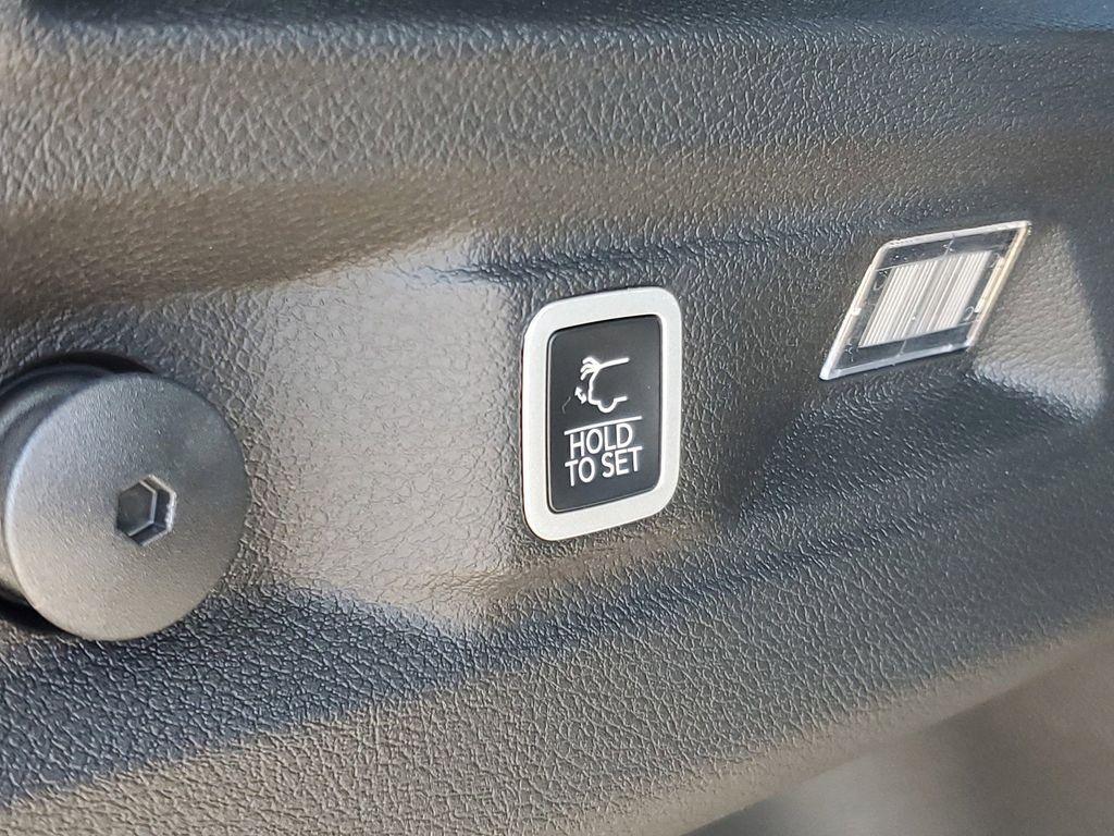 new 2025 Jeep Grand Cherokee L car, priced at $39,990