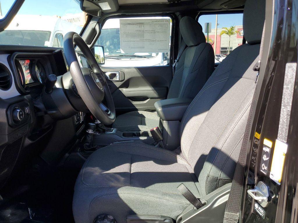 new 2025 Jeep Gladiator car, priced at $34,885