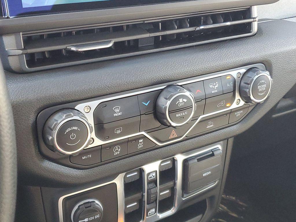 new 2025 Jeep Gladiator car, priced at $34,885