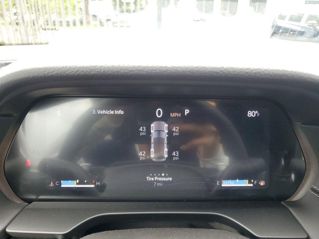 new 2025 Jeep Grand Cherokee car, priced at $34,350