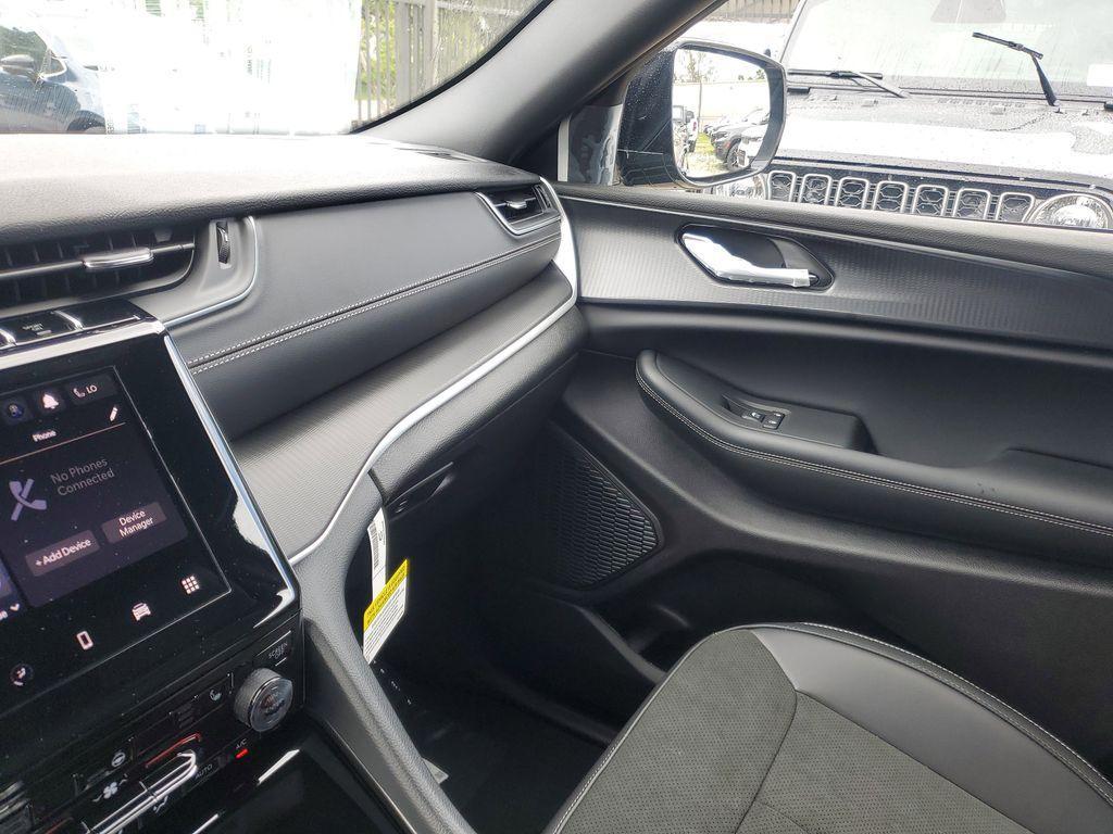 new 2025 Jeep Grand Cherokee car, priced at $34,350