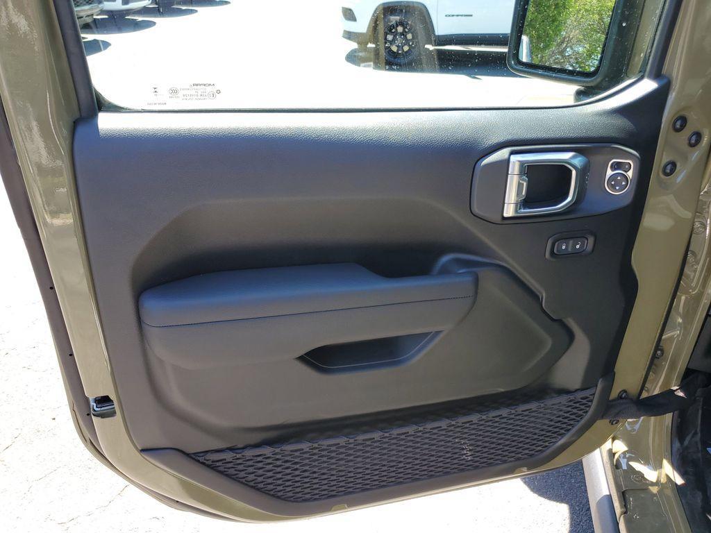 new 2025 Jeep Gladiator car, priced at $36,980