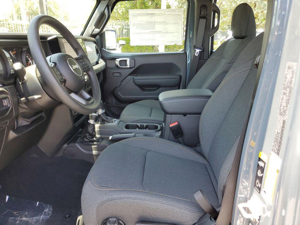 new 2025 Jeep Gladiator car, priced at $33,622