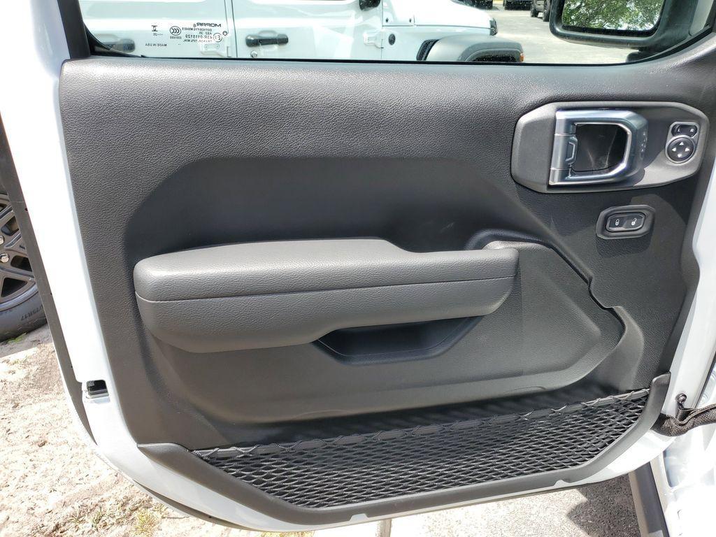 new 2025 Jeep Wrangler car, priced at $38,087