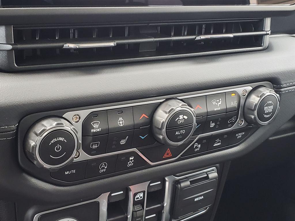 new 2025 Jeep Wrangler car, priced at $46,227