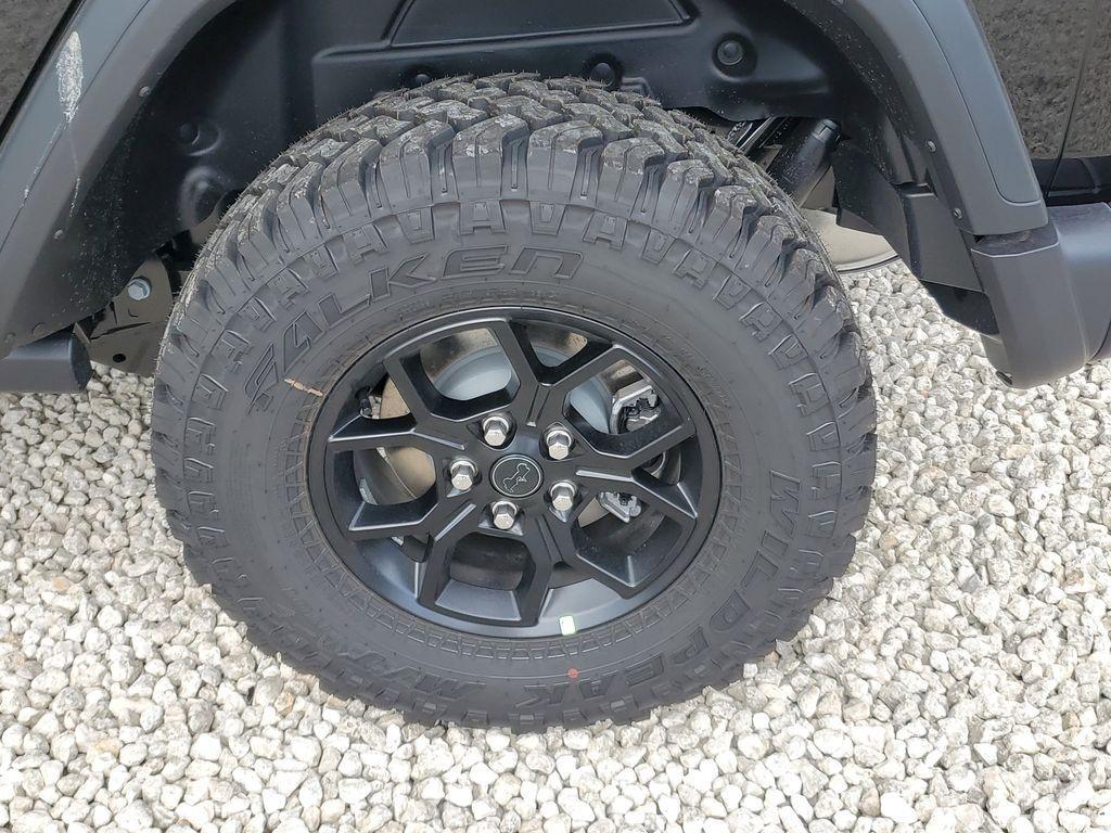 new 2025 Jeep Wrangler car, priced at $45,680