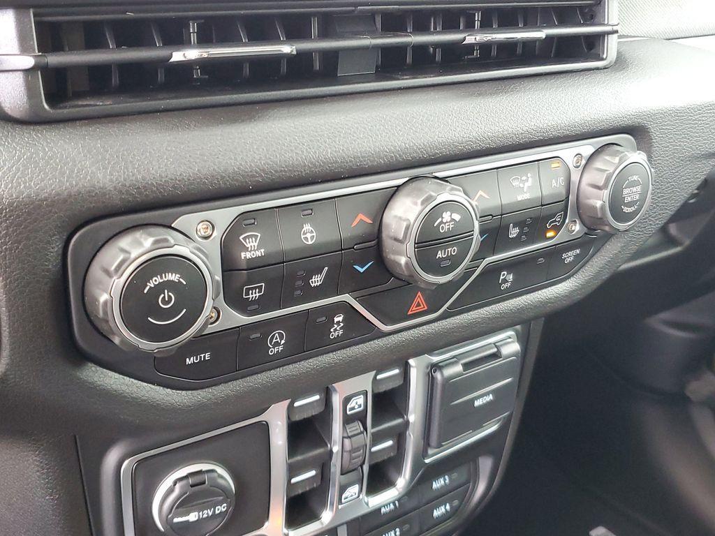 new 2025 Jeep Wrangler car, priced at $45,680