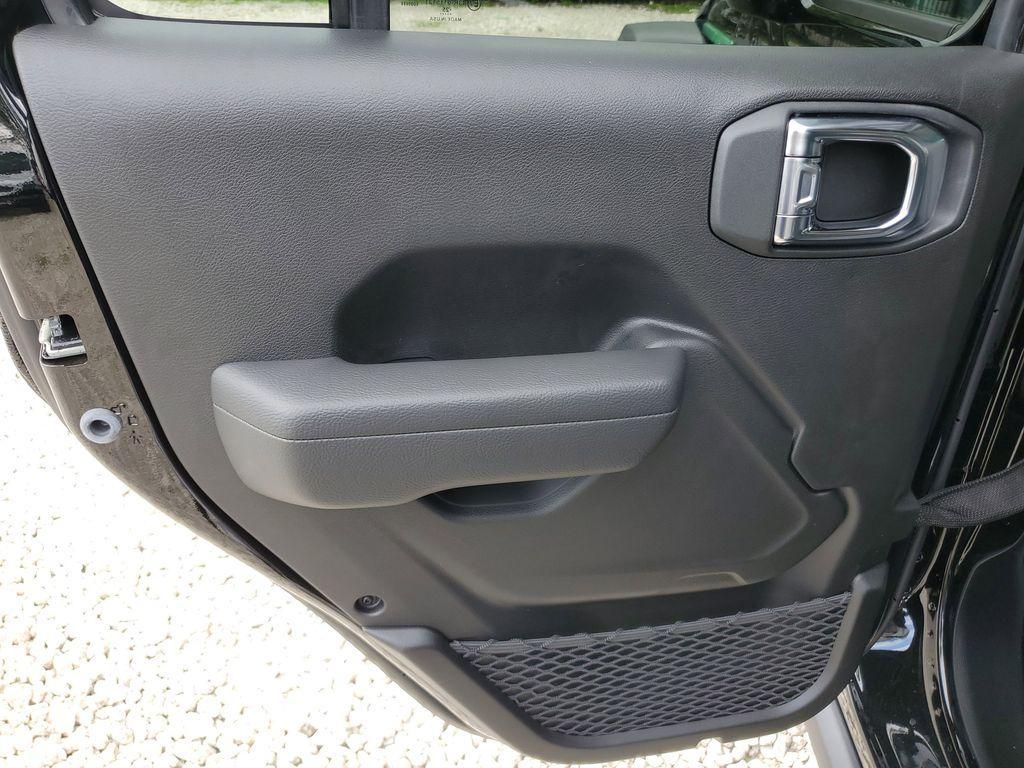 new 2025 Jeep Wrangler car, priced at $45,680