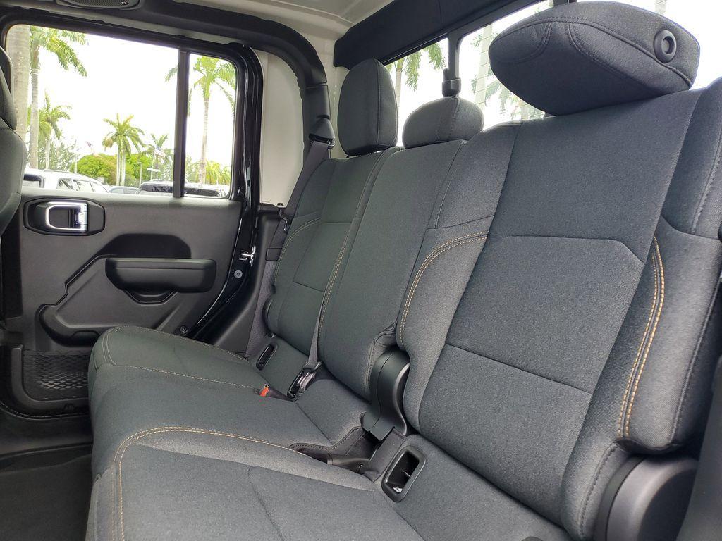 new 2025 Jeep Gladiator car, priced at $46,327